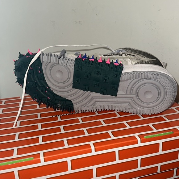 2022 NEW WITH BOX
Off-White x Air Force 1 Mid 'White' men’s size 10 - Picture 6 of 11